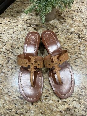 Tory Burch Moore Tan Leather Logo Thong Block Heel Sandals 8M